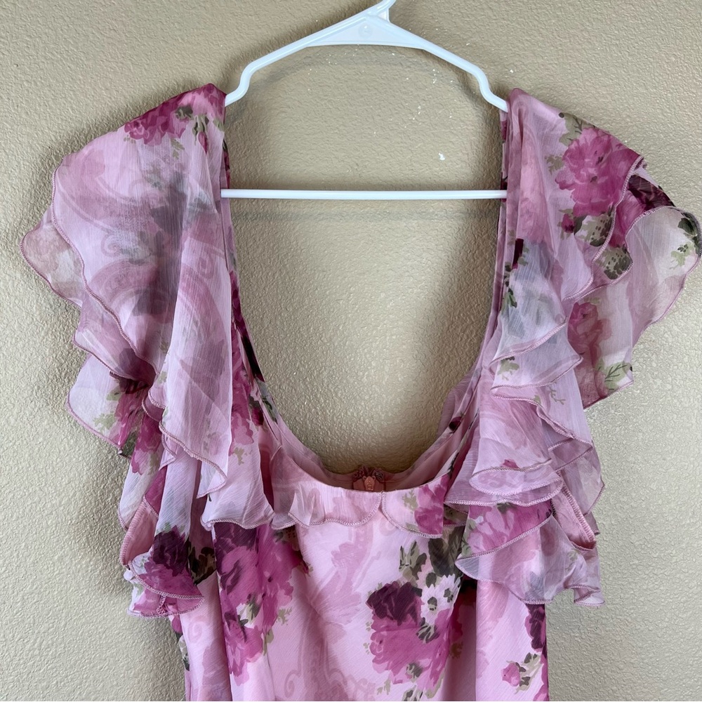 ASOS Design Curve ruffle maxi dress with flutter sleeves in pink floral print - Picture 5 of 12